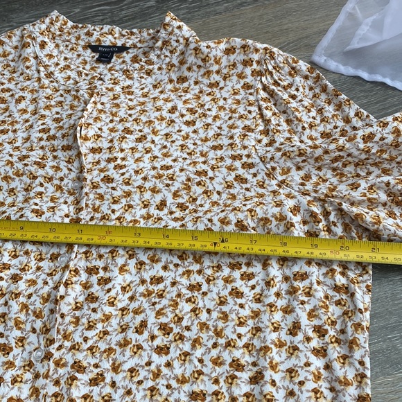 RW&CO blouse - Picture 7 of 8